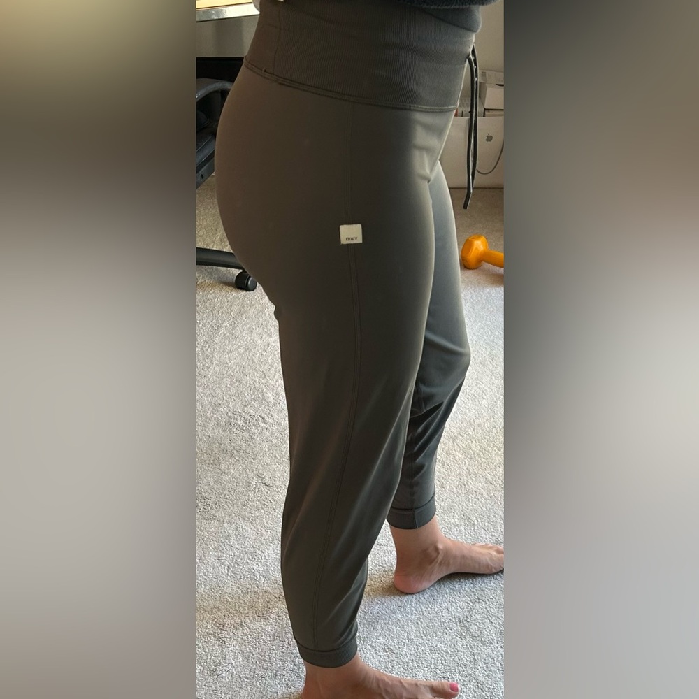 2 pairs! VUORI Daily jogger in Daily legging material - Oregano